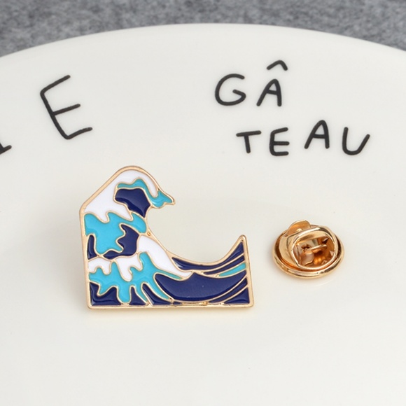 Urban Outfitters Accessories - Hokusai Japan Wave Artists Enamel Pins